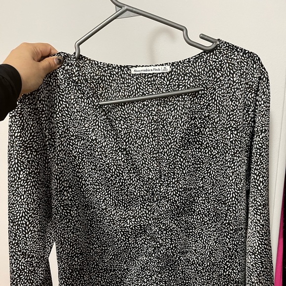 Size XL but fits medium - Picture 4 of 4